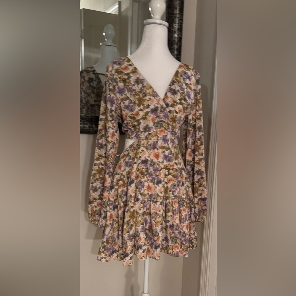New LUSH Floral Long Sleeve Cutout Open Back Dress size Large